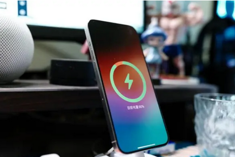 长丰镇苹果15换屏服务分享用什么充电器给iPhone15充电更好 